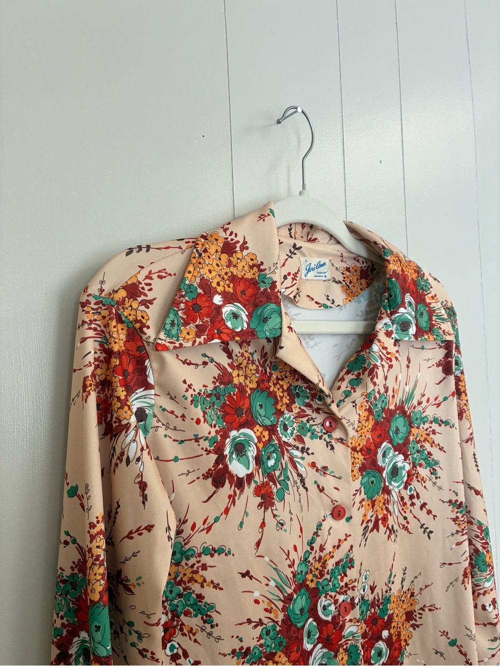 Vintage Jeri-Ann Floral Button-Up Shirt in Peach with Teal & Red Print - 70s